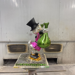 Scultura Personalizzata in Resina e Fibra di Vetro Cromata di <span class=keywords><strong>Paperino</strong></span> con Sacco di Denaro per Arredamento Casa e Ufficio - Product Image 2