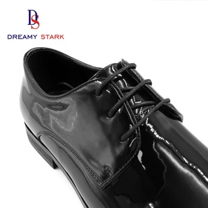 Chaussures habillées légères d'automne en cuir véritable noir, de haute qualité, fabriquées à la main en Italie, avec logo personnalisé brillant, design original de marque pour mariage - Product Image 6