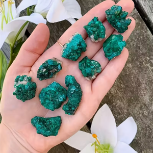 Spécimens de cristal de dioptase naturelle, pierres brutes, vert émeraude, minéral de cuivre pour collectionneurs, vente en gros de minéraux en vrac auprès du fournisseur - Product Image 2
