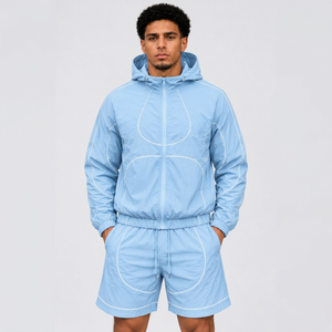 Conjunto de cortavientos ligero con capucha y cremallera completa para hombre, con pantalones cortos a juego, ropa deportiva para exteriores - Product Image 1