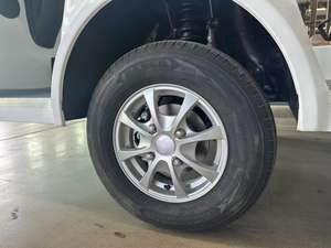 รถบัสไฟฟ้าท่องเที่ยว 3 แถว 8 ที่นั่ง ได้รับการรับรองมาตรฐาน CE พร้อมรางเก็บของ - Product Image 5