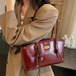 Bolso de Mano de Cuero Impermeable de Gran Capacidad al por Mayor, con Cadena Decorativa, Bolso Tote Ligero de Poliéster para Damas - Product Image 1