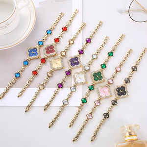 Reloj de Pulsera Elegante y Minimalista para Mujer con Diseño de Trébol de Cuatro Hojas, Movimiento de Cuarzo y Cristal, Accesorio de Moda al por Mayor - Product Image 3