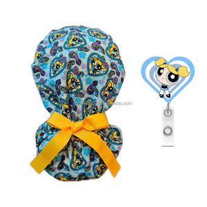 Casquettes de chirurgien unisexes en satin avec imprimé poupée Bratzs, à nouer dans le dos, avec porte-badges assortis, en gros - Product Image 5