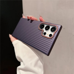 เคสโทรศัพท์ลายลูกฟูกสไตล์เมทัลลิกเคลือบผิวด้านสัมผัสนุ่ม สำหรับ Samsung S22 S23 Plus S24 S25 Ultra - Product Image 3