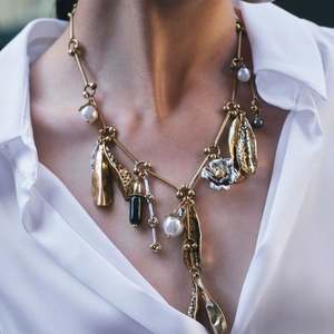 Trendy Retro Female Clavicle Chain <b>Necklace</b> Personalized Flower Geometry Pendant Exaggerated Pearl Leaf Fashion Pendants Charms - Product Image 4