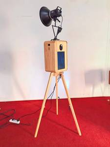 Photomaton de mariage en bois de style vintage avec haut-parleur Marshall, équipement de qualité professionnelle pour selfies événementiels et impression instantanée - Product Image 5