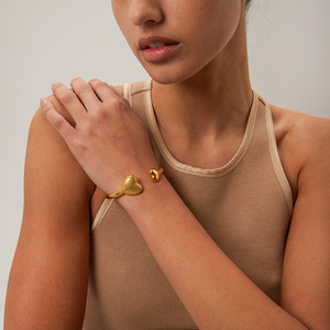 JD Designer 18k Gold Stainless Steel Open Heart Asymmetrical Bracelet Ladies Do Not Fade Bracelet Fashion High Jewelry Gift Girl - Product Image 5