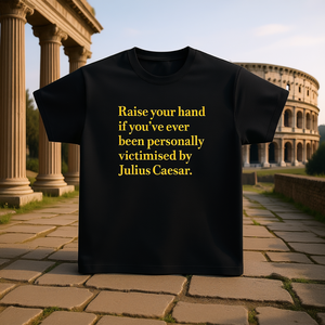 Camiseta 'Victimizado por César', Camiseta del Imperio Romano, Camiseta de meme divertido, Regalo de broma, Camisetas divertidas, Camiseta 'Dumb Shirts That Go Hard', Camiseta 'Cursed' - Product Image 3