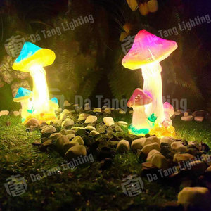 Lampe décorative en forme de champignon, design coloré, en résine transparente et composite de fibre de verre pour jardin - Product Image 5