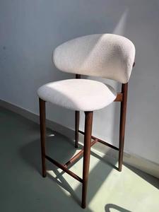 Ghế quầy bar gỗ nguyên khối hiện đại dùng cho khách sạn và nhà hàng, chắc chắn và thân thiện với môi trường - Product Image 5