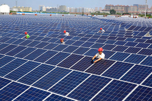 Módulo Fotovoltaico Monocristalino de 550W 560W 570W 580W 590W 600W, Totalmente Negro, con Celdas Solares de Media Celda, Precio de Fábrica FSHPBC144-(585-600)-M10 - Product Image 2