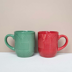 Taza <span class=keywords><strong>de</strong></span> café <span class=keywords><strong>de</strong></span> cerámica negra mate con asa redonda, interior rosa esmaltado, cuerpo recto, <span class=keywords><strong>de</strong></span> gres. Distribuidor Empresarial Guild Hub - Product Image 2