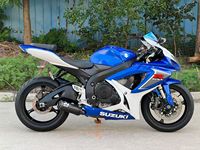 Motocicleta Deportiva Suzuki GSX600 de 600cc, Refrigerada por Agua, Velocidad de 220km/h