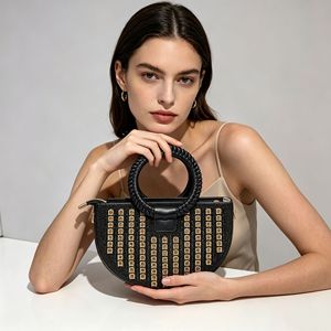 OEM ODM Sparkling crystal evening <b>bag</b> Chained crystal clutch Elegant party clutch Princess women clutch new design clutch <b>bag</b> - Product Image 3