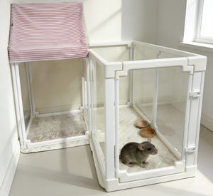 Recinto Moderno Trasparente in ABS/PET per Porcellini d'India e Cani con Design Perforato, Facile Installazione, Sicurezza per Interni. - Product Image 2