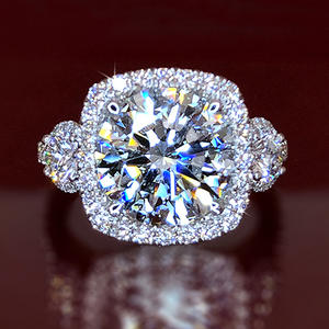 Anello di fidanzamento da donna F1197 in oro bianco con diamante taglio brillante rotondo naturale colore G e design a halo - Product Image 2