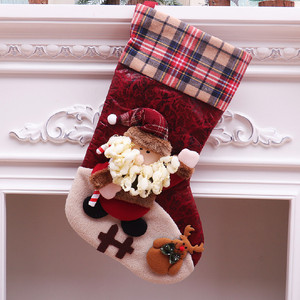 LINGKAI Chaussettes de Noël à revers à carreaux, motif Père Noël, Bonhomme de neige et Renne en 3D, Sac à bonbons, Cadeau de Noël, Décoration de fêtes à suspendre au foyer - Product Image 2