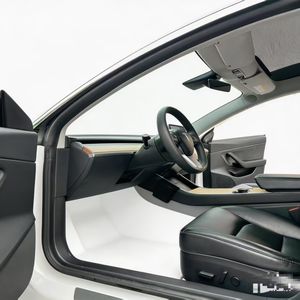 <span class=keywords><strong>Tesla</strong></span> Model <span class=keywords><strong>3</strong></span> 2020 Standard Range RWD Upgrade d'occasion, véhicule 100% électrique, 5 places, en bon état, sans accident. - Product Image 3