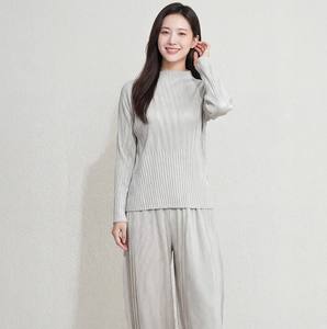 Nouveautés PY 2026 : Blouse plissée élégante et texturée, col en V, manches longues, décontractée et écologique – Vente en gros en ligne - Product Image 2