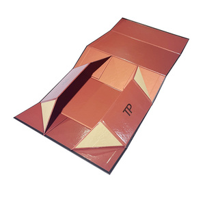 Scatola Regalo Magnetica Personalizzata in Materiali Riciclati, Laminazione Opaca, Fodera in Spugna, Confezione di Lusso in Carta Rigida per Album Matrimoniali - Product Image 4