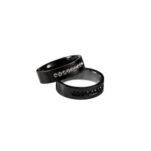 Bague géométrique élégante en acier inoxydable plaqué noir avec incrustation de diamants blancs et noirs sertis en canal, bijoux de mariage unisexe SA1068 - Product Image 5