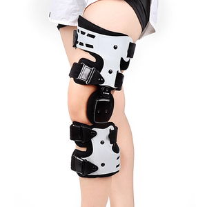 Attelle de genou articulée renforcée pour les sports de haute intensité comme le football et le rugby, sangles réglables pour un maintien optimal - Product Image 1