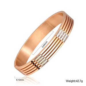 Brazalete de Lujo para Mujer, Chapado en Oro de 18K, de Acero Inoxidable con Rayas de Circonio - Product Image 4
