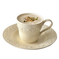 Tasse à café en céramique rétro blanche et rose avec motif de fraises en relief, mug en verre, cadeau pour fille, poignée exquise, ensemble de tasses à café en verre