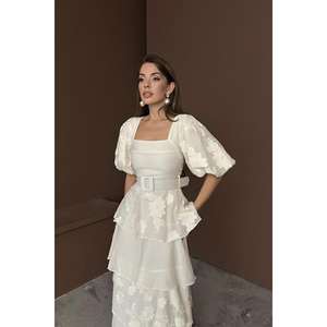 เดรสชีฟองทรงเอไลน์สีเบจสุดหรู แขนทรงบอลลูน พิมพ์ลายดอกไม้ ผ้าซีทรูหลายชั้น ชุดราตรี คอเหลี่ยม เอวทรงธรรมชาติ - Product Image 3