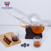 Vente en gros de carafe en verre borosilicate de 1000 ml en forme de violon unique, carafe à vin en forme de guitare creuse pour whisky, scotch et spiritueux