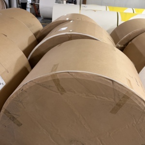 Rouleau géant de papier enduit de PE à largeur personnalisée, imperméable et résistant à l'huile, matière première pour la conversion en éventails de gobelets vierges - Product Image 2