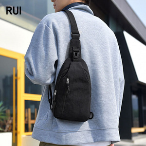 RUIQUWIN - Bolsa de Pecho Deportiva Transpirable de Alta Calidad para Hombre, Impermeable, Duradera, Informal, con Cierre, Gran Capacidad, para el Hombro - Product Image 1