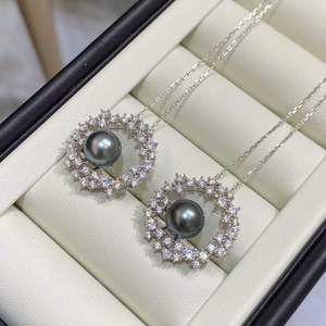 Colgante de Plata S925 con Corona Estrellada y Perla Tahitiana, Colgante de Perla Negra Natural de Agua Salada con Zirconia Completamente Incrustada - Product Image 2