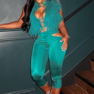 ชุดเซ็ตแฟชั่น 2 ชิ้น เสื้อครอปคอวีผูกเชือกโชว์หลังแต่งขนเฟอร์สำหรับผู้หญิง ประจำฤดูใบไม้ร่วง/ฤดูหนาว พร้อมกางเกงขายาว 7/8 - Product Image 2