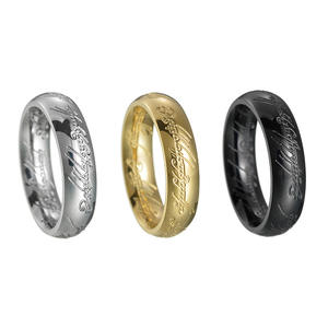 Bague de couple inspirée du Seigneur <span class=keywords><strong>des</strong></span> <span class=keywords><strong>Anneaux</strong></span>, en acier titane plaqué or véritable, gravée en écriture Tengwar, résistante au ternissement - Product Image 6