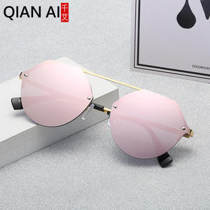 Gafas de sol irregulares Qianai para mujer, montura plateada, lentes azules hielo, ligeras, a la moda, protección solar, uso al aire libre - Product Image 2