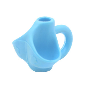 Corrector de agarre de lápiz de tres dedos, ayuda de escritura suave de TPR para niños que aprenden a escribir, soporte para bolígrafo para estudiantes de escuela primaria - Product Image 5