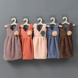 Novedoso vestido en forma de toallas de mano trapo de baño suave felpa Coral polar dibujos animados hogar toallita colgante toallas de baño - Product Image 1