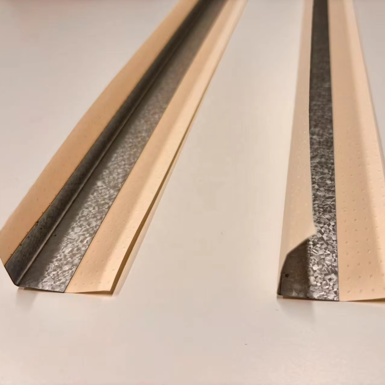 L J 90° Bead Corner Protection Metal Punched Angle Steel Profile Metal Corner Bead For Wall