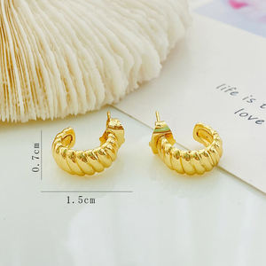 Pendientes de Aro en Forma de C Chapados en Oro de 18K, Hebilla de Oreja Curva, Pendientes Geométricos de Metal Minimalistas, Regalo de Joyería - Product Image 3