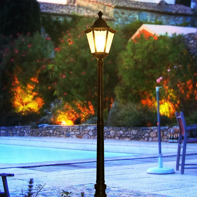 Lampada da palo antica per lampione stradale con luce decorativa europea