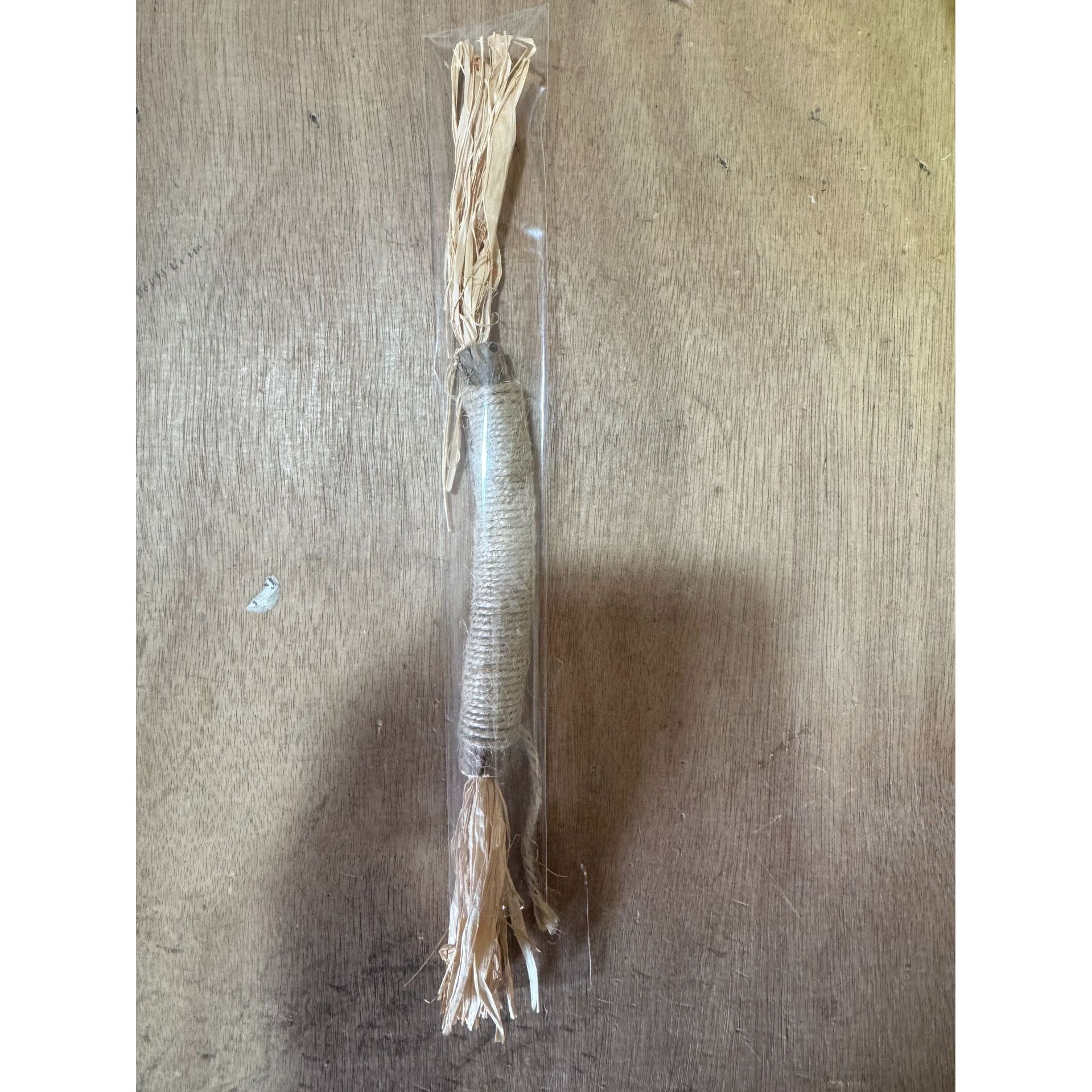 Disponible en sachet contenant une racine de renouée des bois pure, de 1,5 à 2 cm d'épaisseur ou de 22 cm de long.