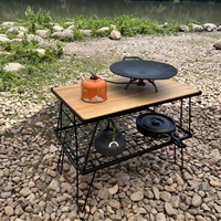 Mesa Plegable Moderna de Malla de Hierro para Exteriores con Panel y Estante, Muebles de Exterior para Camping, Senderismo, Picnic y Barbacoa - Portátil
