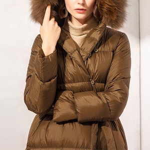 <span class=keywords><strong>Manteau</strong></span> d'<span class=keywords><strong>hiver</strong></span> à capuche en fourrure pour femmes personnalisé OEM <span class=keywords><strong>Manteau</strong></span> long col en V épais et chaud Manteaux bouffants en duvet pour femmes - Product Image 3