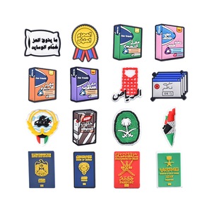 Populaire <span class=keywords><strong>Anime</strong></span> personnalisé PVC jeu <span class=keywords><strong>dessin</strong></span> animé chaussures en gros décoré sabot breloques jouets cadeaux pour enfants - Product Image 1