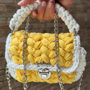 Borsa a Spalla da Donna Estiva da Spiaggia di Grande Capacità Lavorata all'Uncinetto in Tinta Unita Fatta a Mano con Etichetta Pendente Personalizzata di Design - Product Image 4