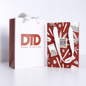Sac en papier avec logo personnalisé, emballage luxueux, sac en papier avec poignée, sacs cadeaux en papier pour le shopping ou l'emballage - Product Image 1