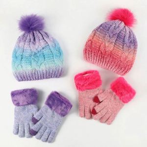 Vente en gros de bonnets d'hiver pour enfants, bonnets tricotés pour enfants, bonnets à pompon pour bébés, ensemble de bonnets et de gants - Product Image 1