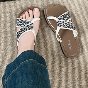 Sandales d'extérieur pour femmes, nouvelles sandales plates à imprimé léopard pour l'été, polyvalentes, en PVC antidérapant, résistantes à l'usure, tongs de plage, vente en gros - Product Image 1